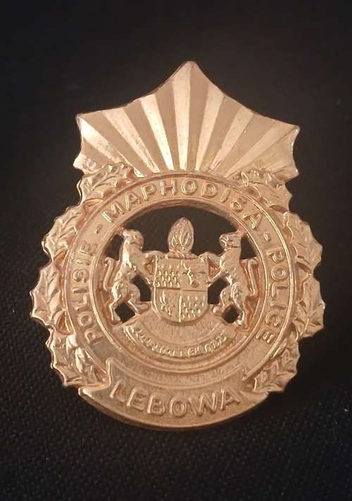 LEBOWA POLICE  CAP BADGE                   F53