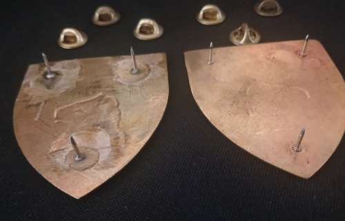 SADF 1 REGIMENT DE LA REY Shoulder Flashes    ( Note Pins Of ONE Flash Repaired )                H10