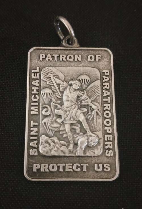Saint Michael Paratroopers Pendant Size: 41mm x 27mm           F72