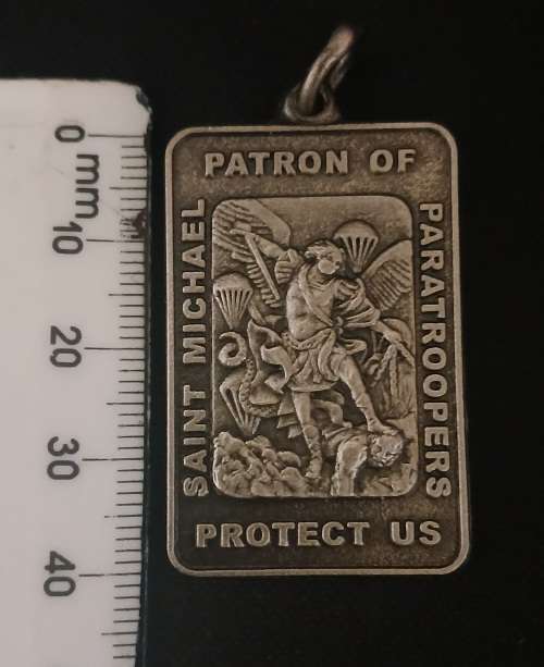 Saint Michael Paratroopers Pendant Size: 41mm x 27mm           F72