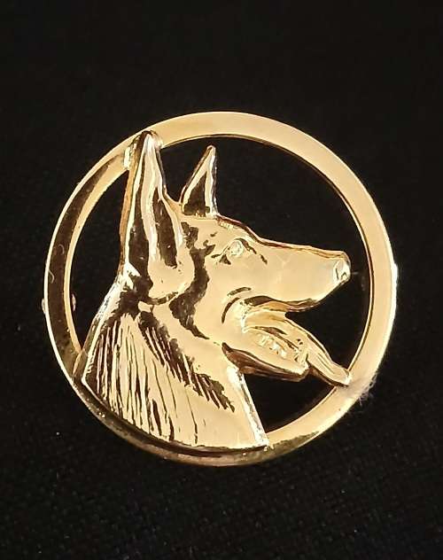 South African Police Dog Handler Proficiency Badge, Gilding Metal With Red Backing           F78