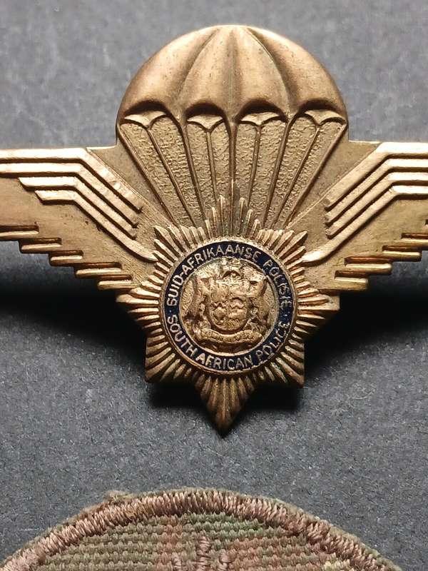 Special Task Force Camo Cloth Cap Badge & Early Qualification Para Wings     F119