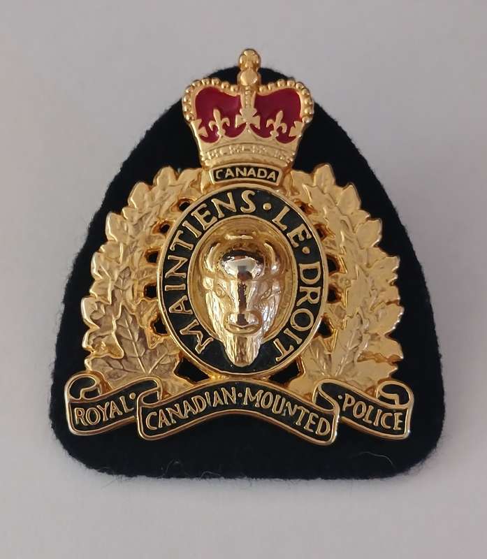 Royal Canadian Mounted Police Cap / Hat  Badge                    F132