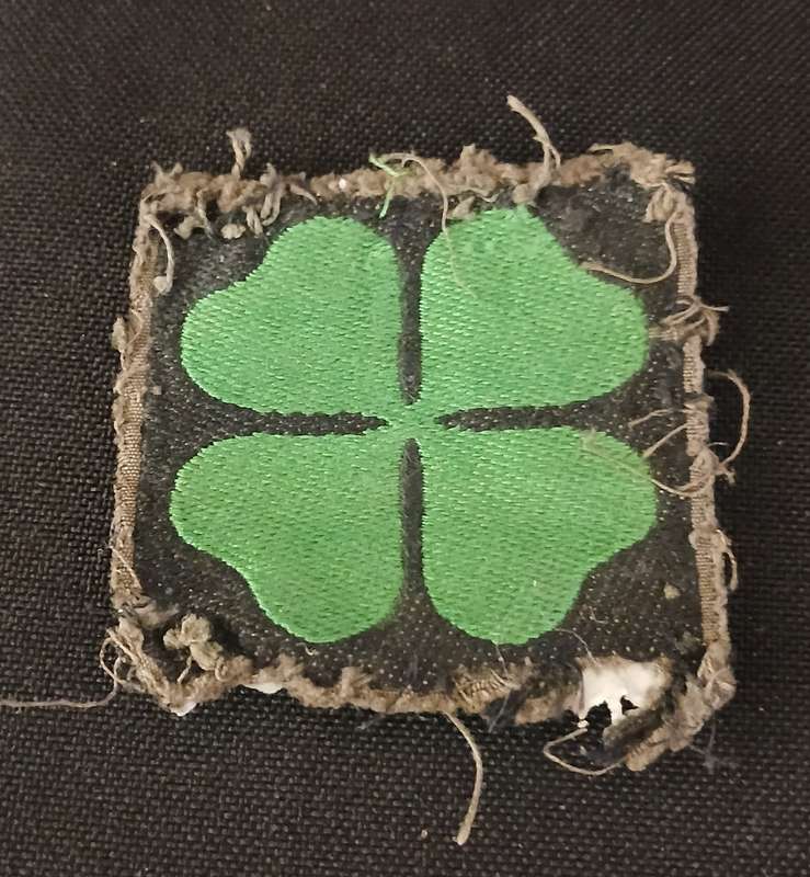 DUTCH NETHERLANDS ARMY 4TH DIVISION Cloth Patch  ( Note Condition )            F135