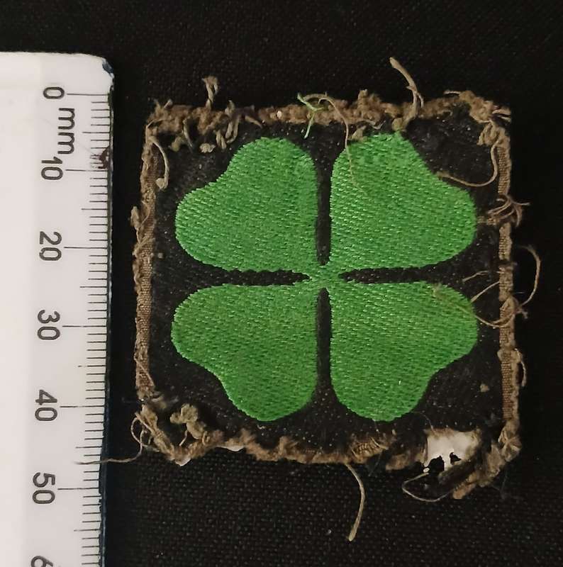 DUTCH NETHERLANDS ARMY 4TH DIVISION Cloth Patch  ( Note Condition )            F135