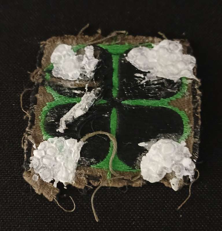 DUTCH NETHERLANDS ARMY 4TH DIVISION Cloth Patch  ( Note Condition )            F135