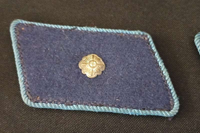 German Army Blue Collar Tabs with Pips - Lot of 1 - F140