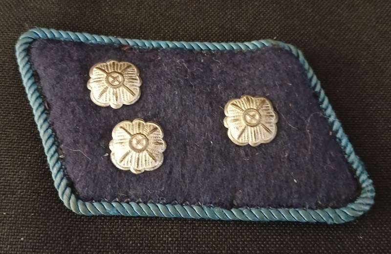 German Army Blue Collar Tabs with Pips - Lot of 1 - F140