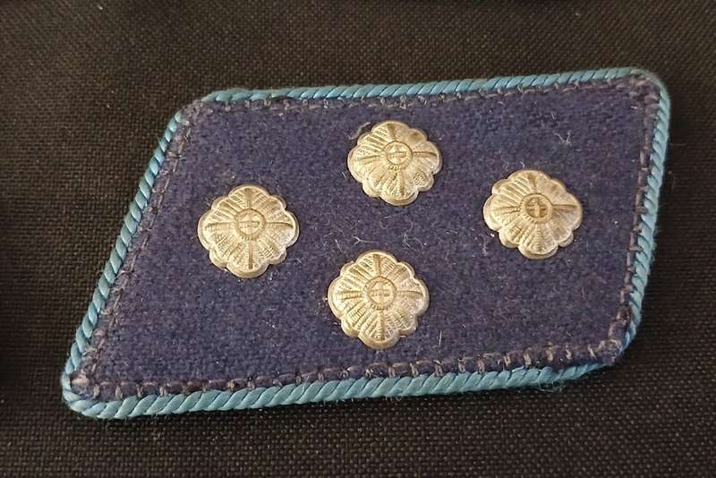 German Army Blue Collar Tabs with Pips - Lot of 1 - F140