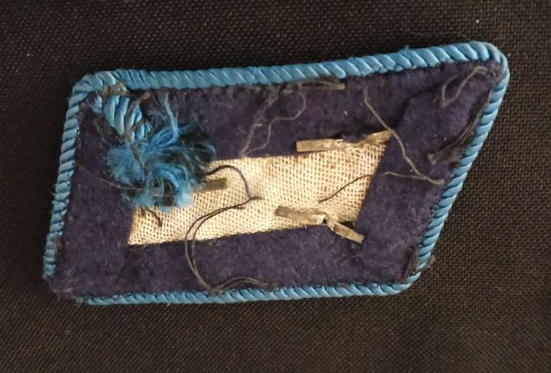 German Army Blue Collar Tabs with Pips - Lot of 1 - F140