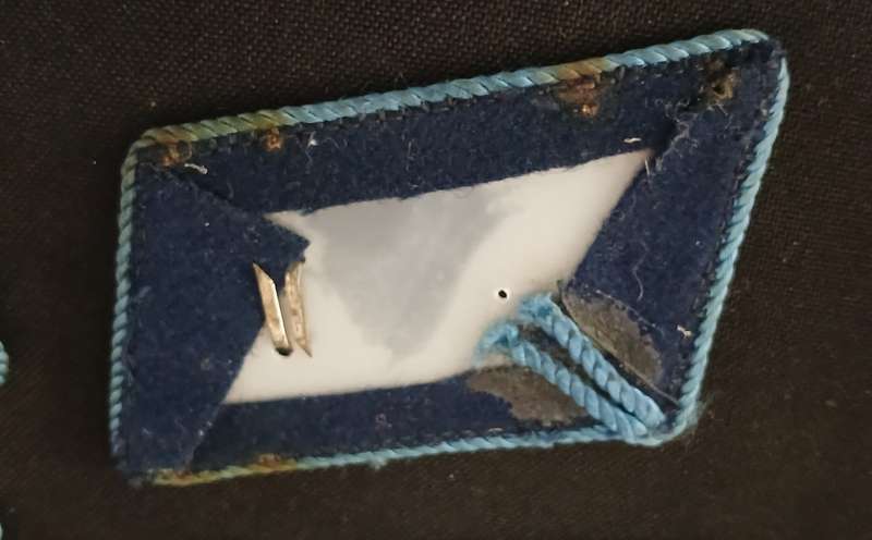 German Army Blue Collar Tabs with Pips - Lot of 1 - F140