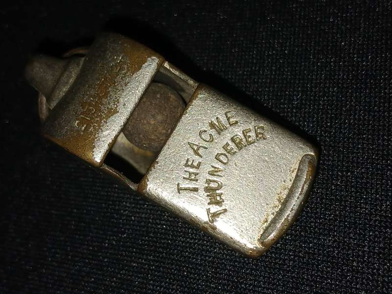 VINTAGE THE ARME THUNDERER POLICE WHISTLE ( Patent 213487/24  Made In ENGLAND        F156