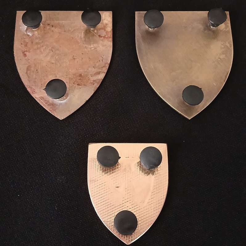 SWA 913 BATTALION SHOULDER FLASHES AND POCKET FLASH  ( Note 2 Pins Repaired On The One Flash )   H17