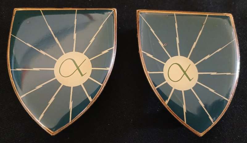 SADF SCHOOL OF SIGNALS SHOULDER FLASHES  ( Note 2 Pins Repaired )           H35