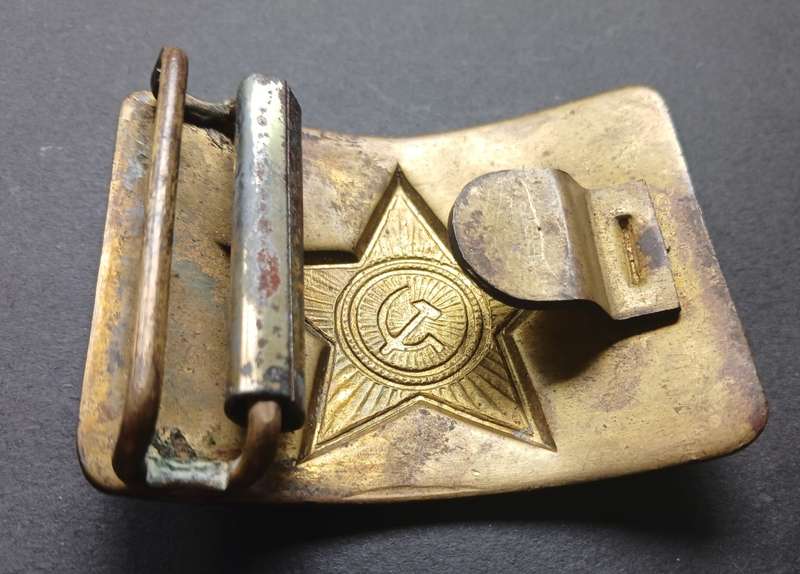 SOVIET RUSSIAN MILITARY SOLDIET ARMY  BELT BUCKLE                     F189