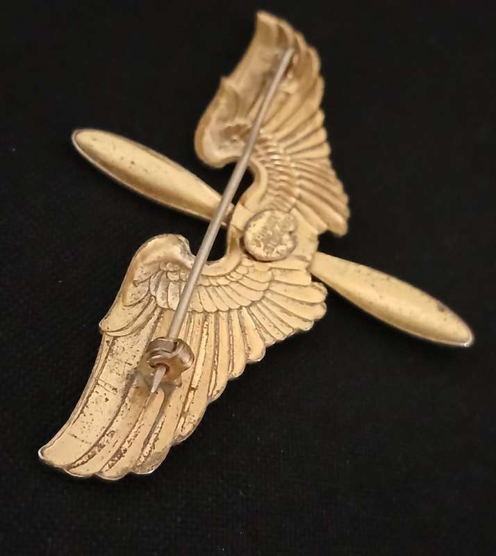 WW2 ARMY AIR FORCE AVIATION CADET CAP BADGE ( TRUART STERLING )    F195