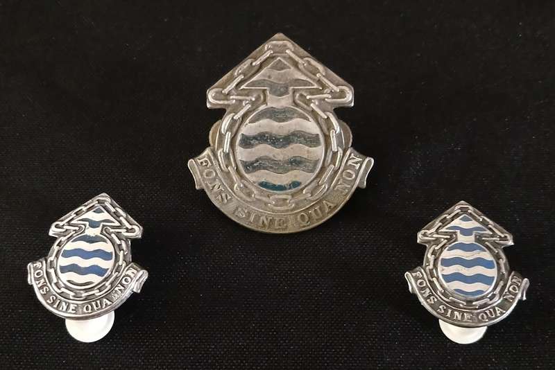 SADF Ordnance Service Corps Cap And Collar Badges             F221