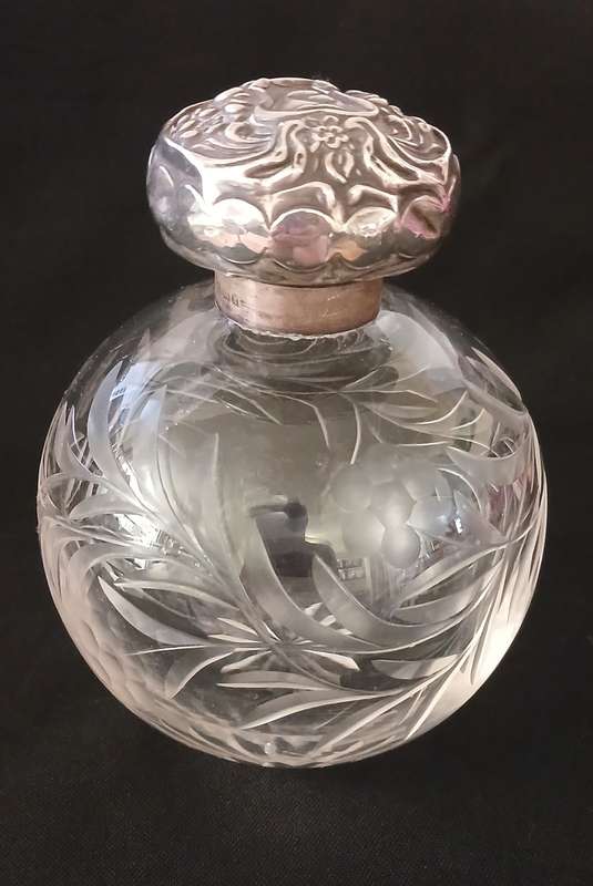 Cut Glass & Sterling Silver  Perfume Bottle ** STUNNING ** Hallmarked W.D Anchor Lion h  ( 1907 )
