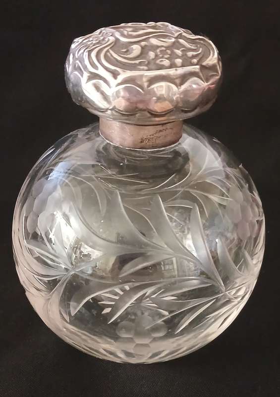 Cut Glass & Sterling Silver  Perfume Bottle ** STUNNING ** Hallmarked W.D Anchor Lion h  ( 1907 )