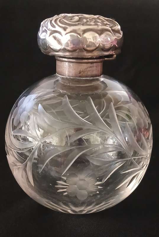 Cut Glass & Sterling Silver  Perfume Bottle ** STUNNING ** Hallmarked W.D Anchor Lion h  ( 1907 )
