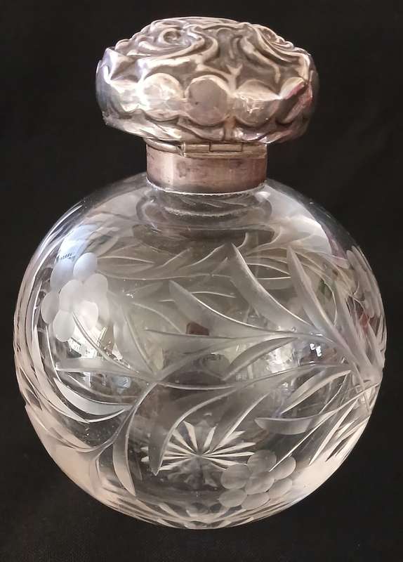 Cut Glass & Sterling Silver  Perfume Bottle ** STUNNING ** Hallmarked W.D Anchor Lion h  ( 1907 )