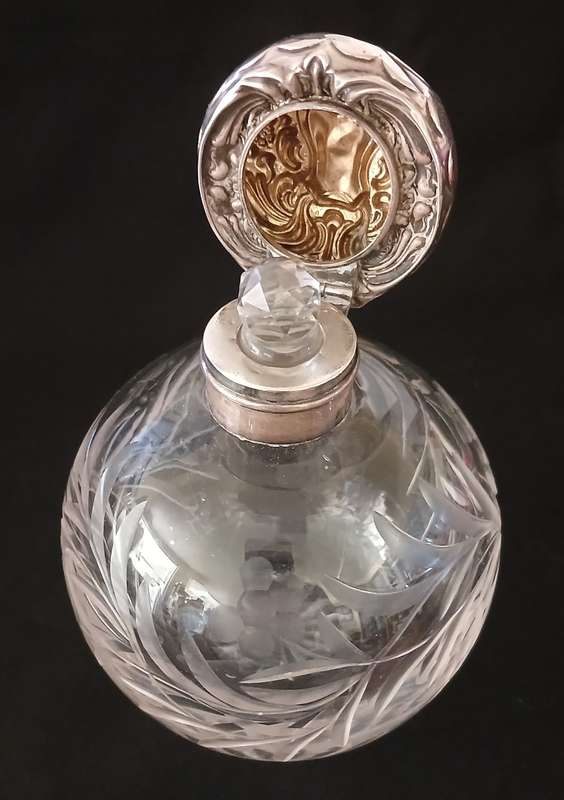 Cut Glass & Sterling Silver  Perfume Bottle ** STUNNING ** Hallmarked W.D Anchor Lion h  ( 1907 )