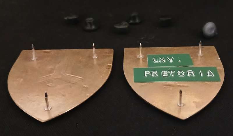 SADF UNIVERSITEIT VAN PRETORIA MILITARY UNIT SHOULDER FLASHES     ` RARE `           H77