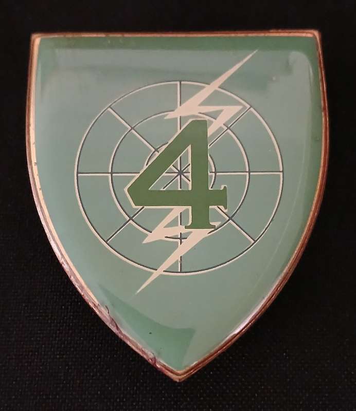 SADF 4 ELECTRONIC WORKSHOP SHOULDER FLASH    ( Note 2 Pins Repaired )            D134