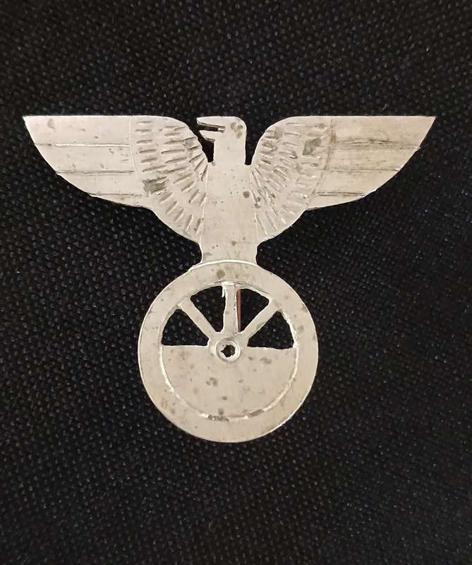 Die Ossewabrandwag Badge        Size: 39mm x 31mm                        V13