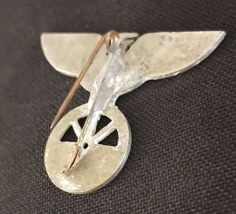 Die Ossewabrandwag Badge        Size: 39mm x 31mm                        V13