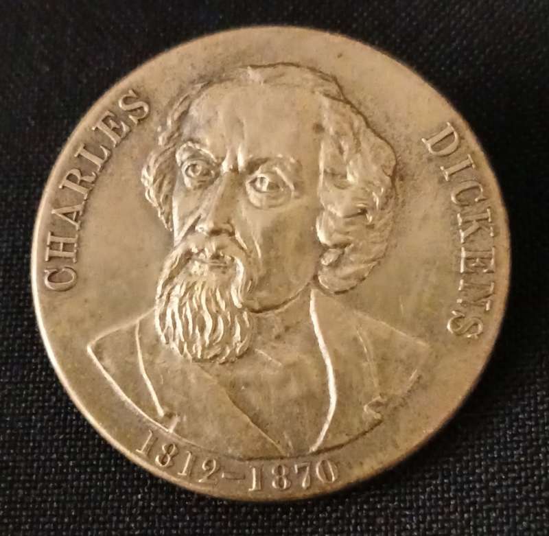 CHARLES DIKENS 1812 - 1870 MEDALLION      ` Made In ENGLAND `           V19