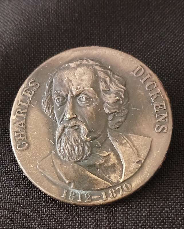 CHARLES DIKENS 1812 - 1870 MEDALLION ` Made In ENGLAND                   V20
