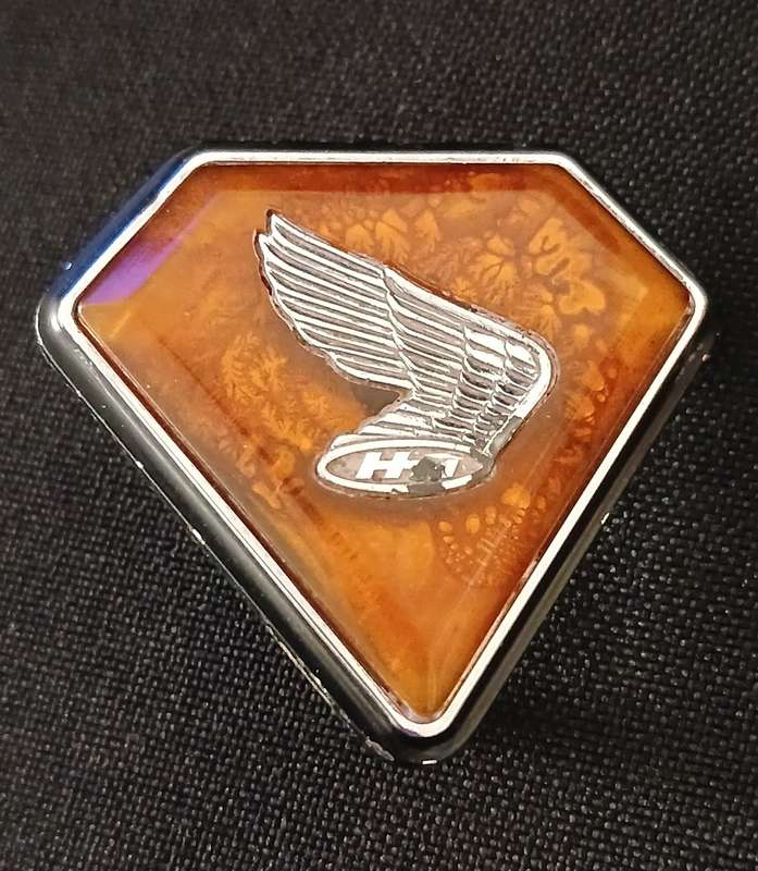 HONDA Side Panel Badge HM       ` ORIGINAL `                  V21