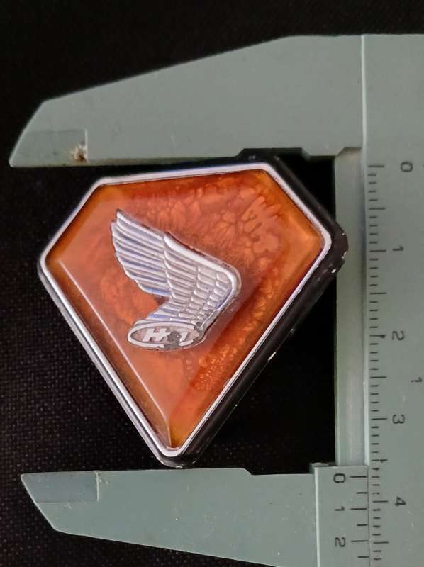 HONDA Side Panel Badge HM       ` ORIGINAL `                  V21