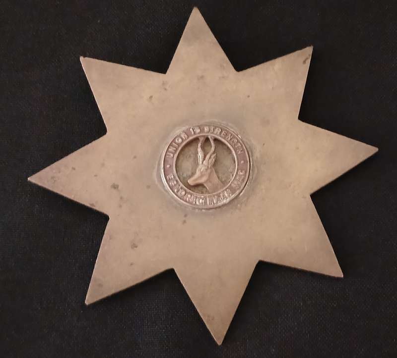 WW2 TRENC ART ` BRASS `    ---- UNION IS STRENGTH EENDRAG MAAK MAG          V28