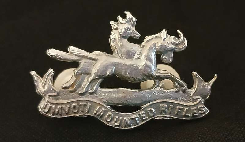 SOUTH AFRICAN UMVOTI MOUNTED RIFLES BERET BADGE                         V43