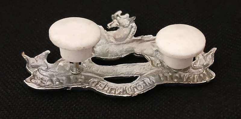 SOUTH AFRICAN UMVOTI MOUNTED RIFLES BERET BADGE                         V43