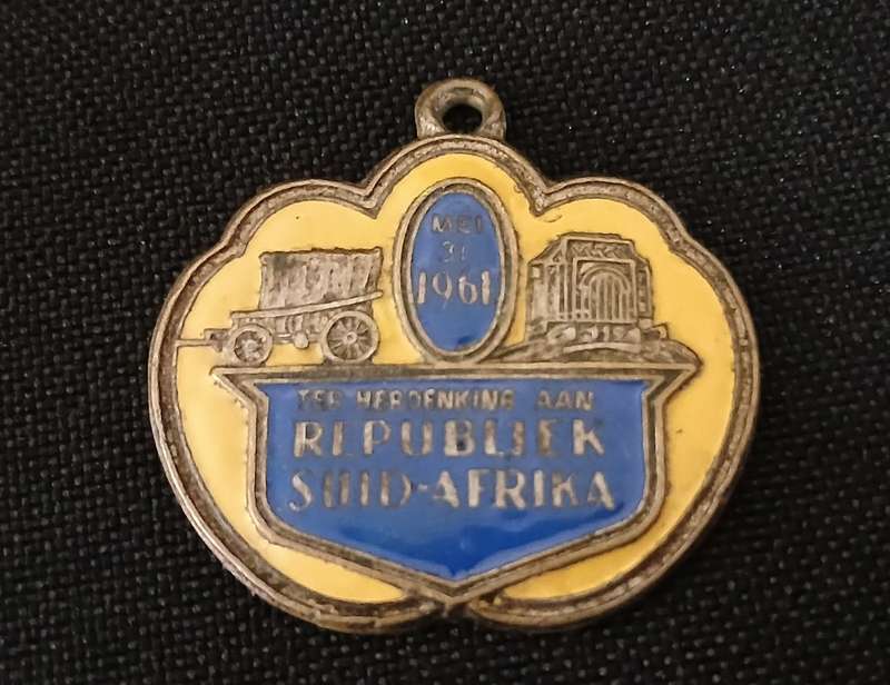 Ter Herdenking Aan REPUBLIEK SUID AFRIKA Mei 31  1961 Pendant   RD 75 / 1961                    V46