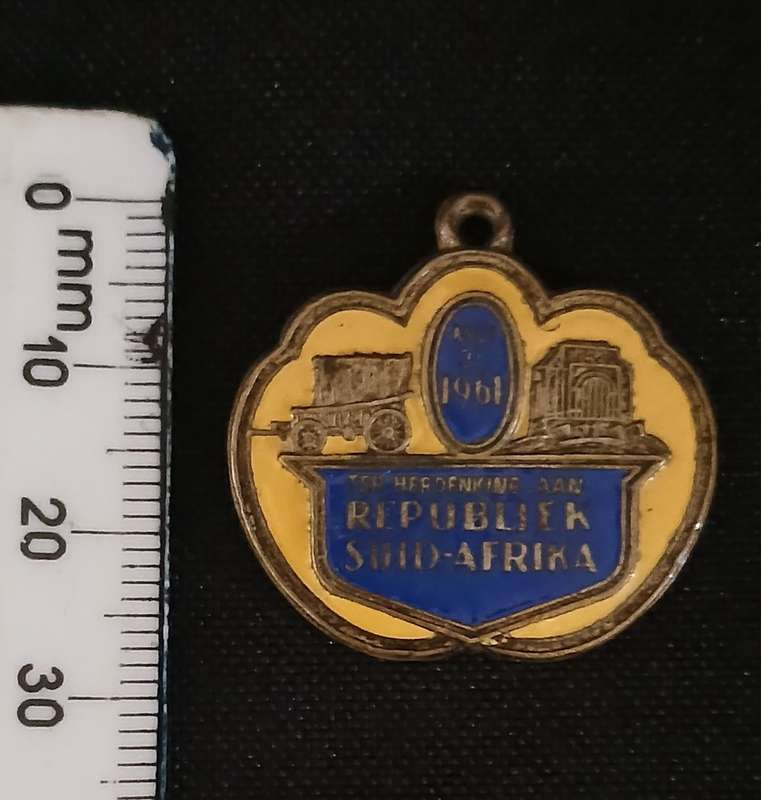 Ter Herdenking Aan REPUBLIEK SUID AFRIKA Mei 31  1961 Pendant   RD 75 / 1961                    V46