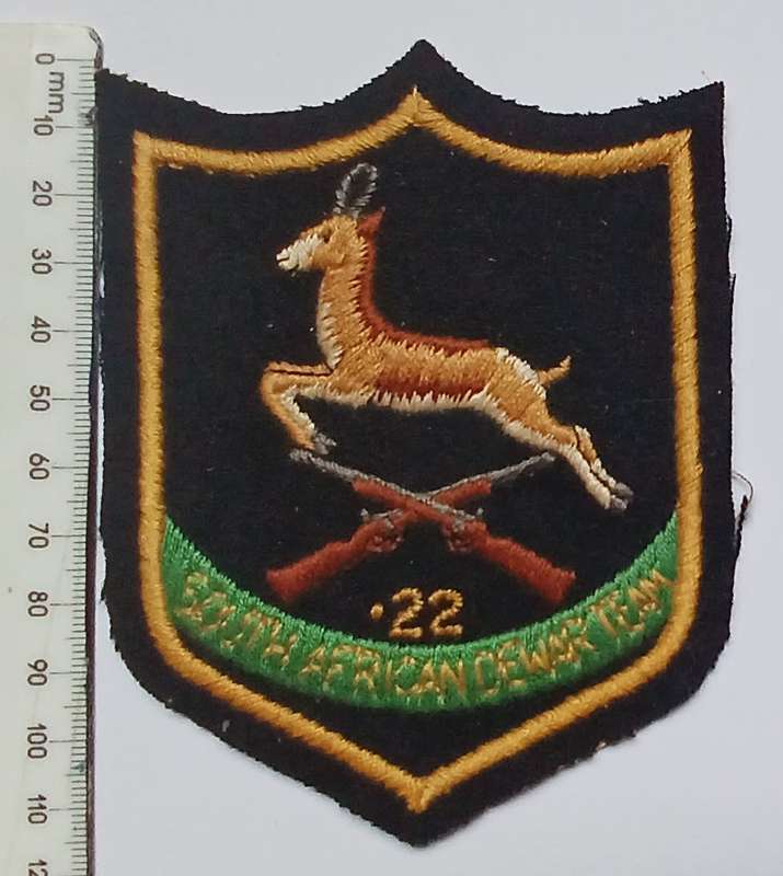 SA NATIONAL RIFLE ASSOCIATION DEWAR TEAM ( 1958 EMBROIDERED BADGE )               V63