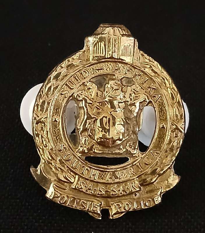 SA. RAILWAY POLICE BADGE       SIZE:  24mm  X  31mm                          V89