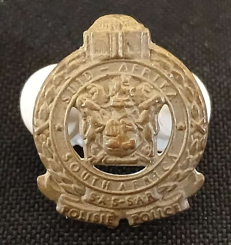 SA. RAILWAY POLICE BADGE       Size: 19mm x 23mm                      V90