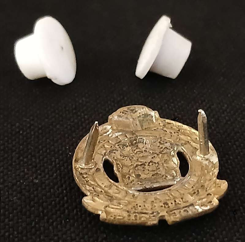 SA. RAILWAY POLICE BADGE       Size: 19mm x 23mm                      V90
