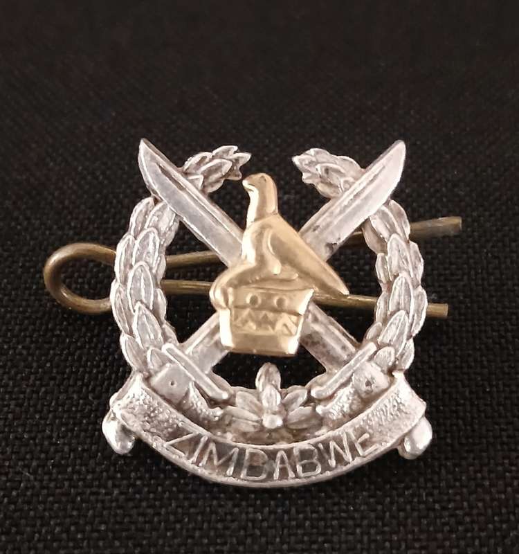 ZIMBABWE MILITARY BADGE   `` MAKERS MARK REUTELER SALISBURY ``   Size:  23MM X 25MM      V93