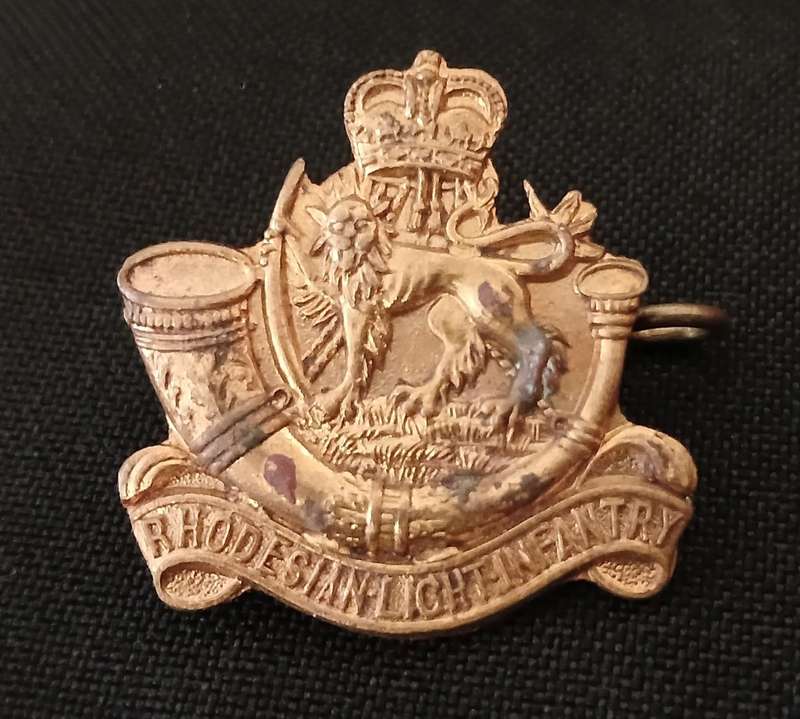 RHODESIAN LIGHT INFANTRY CAP BADGE    Size: 30 x 30mm                   V101