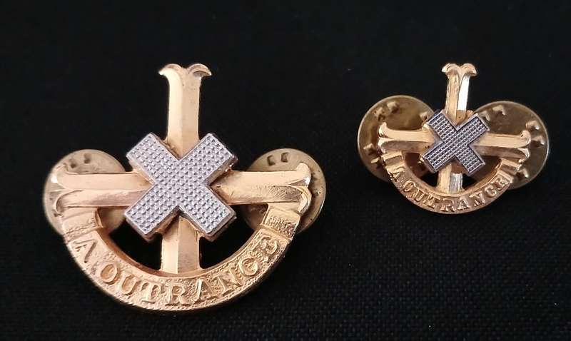 SA. REGIMENT UITENHAGE CAP AND MESS DRESS BADGE                V109