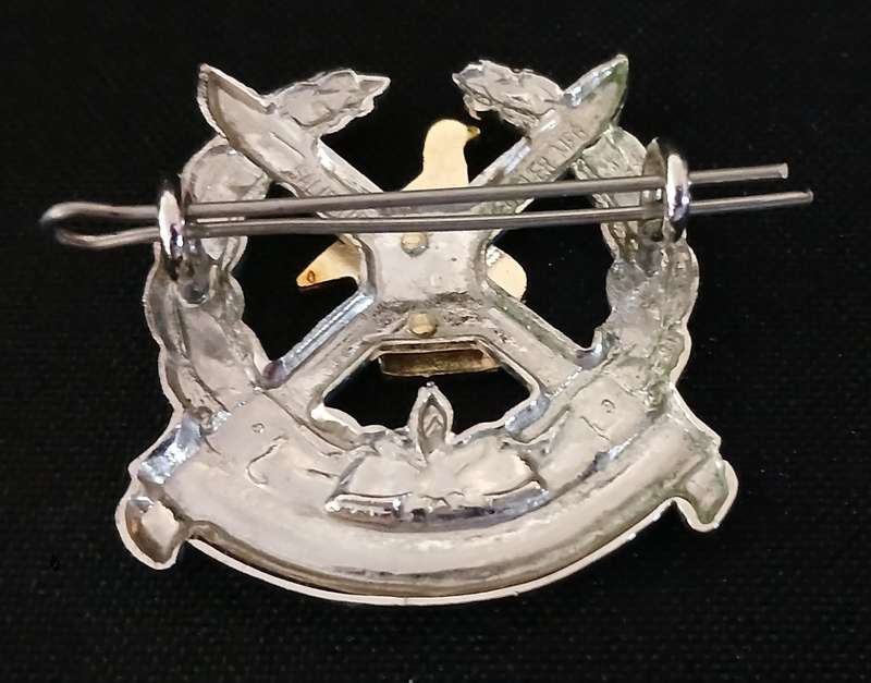 ZIMBABWE ARMY CAP BADGE                    V111