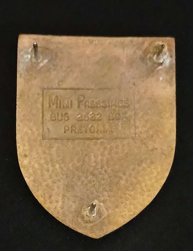 SADF 4 ARTILLERY REGIMENT SHOULDER FLASH      ENAMEL TYPE.  1ST ISSUE        V131