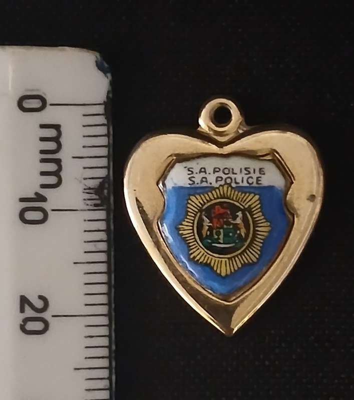 SOUTH AFRICAN POLICE PENDANT                 V134
