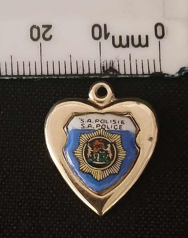 SOUTH AFRICAN POLICE PENDANT                 V134